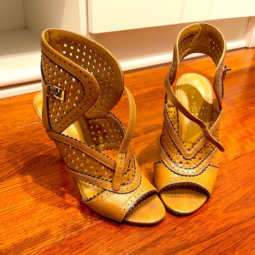 Nine west beautiful brown size 6 heels!